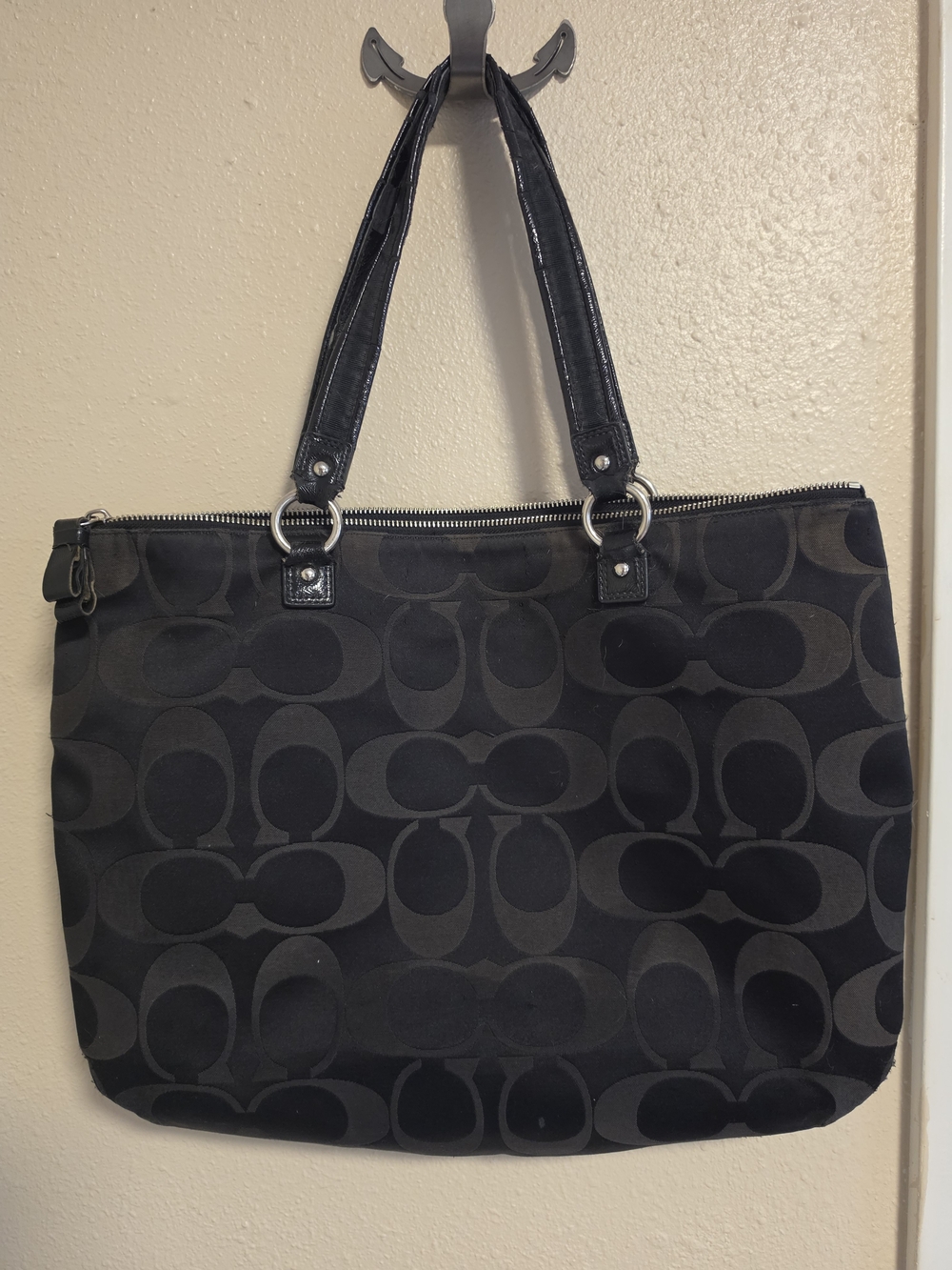 Coach Black Signature Tote Bag with Heart Charm - Picture 2 of 6